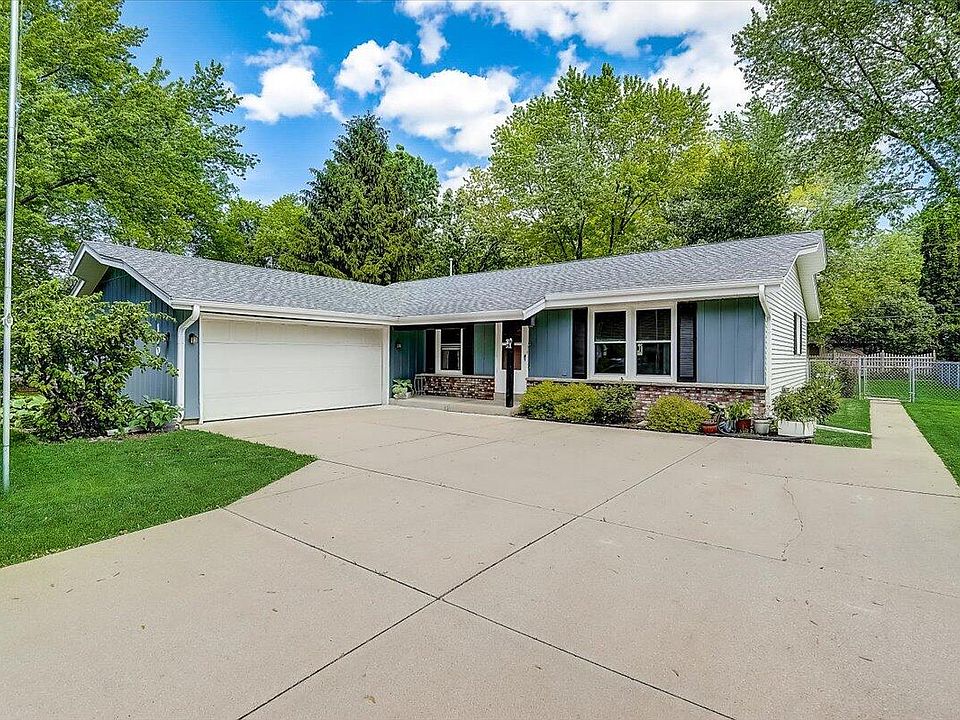 2nd image of 1909 Chapman Dr
