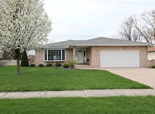 9 Honey Ln, New Lenox, IL 60451
