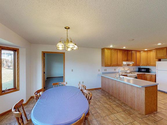 4th image of 21406 Sheila Ln