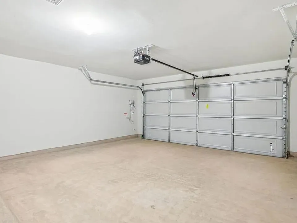 3 bed, 2.0 bath, 1477 sqft, $1,999 — Photo 3