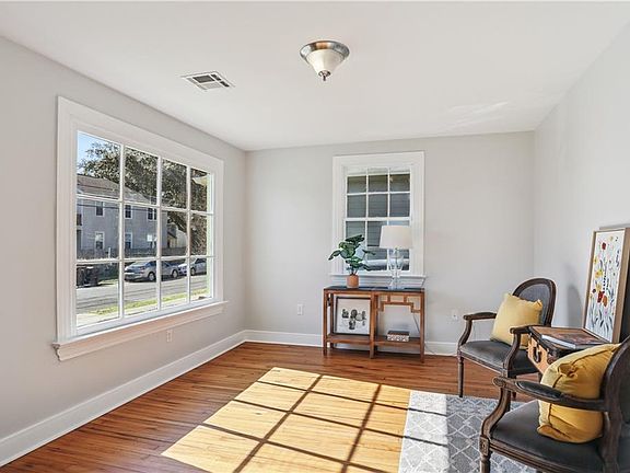 3rd image of 2057 Pleasure St