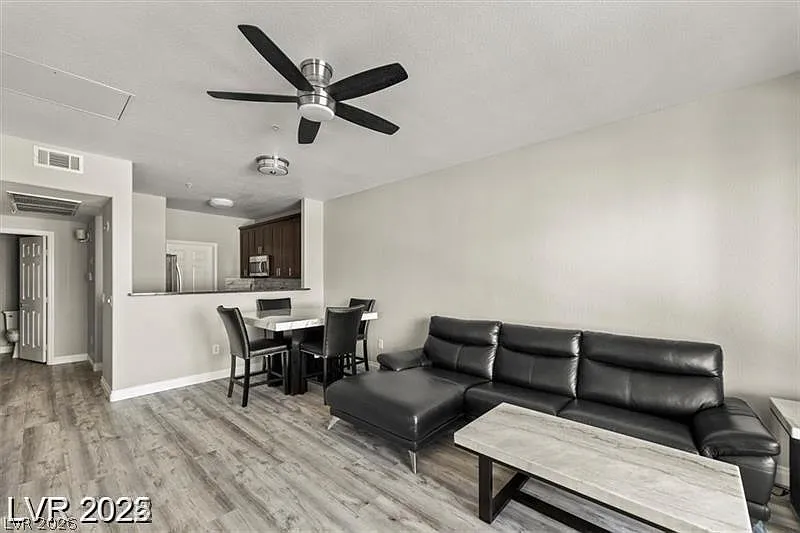 1 bed, 1.0 bath, 743 sqft, $1,600 — Photo 3