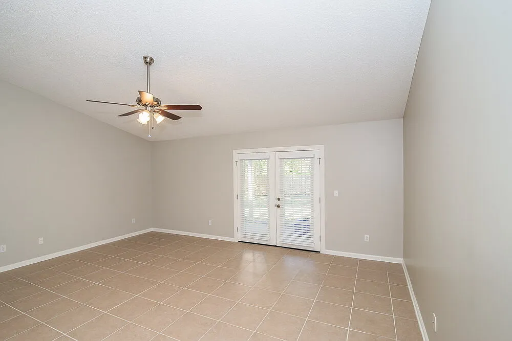 4 bed, 2.0 bath, 1830 sqft, $2,920 — Photo 3