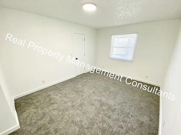 902 Twin Oaks Ter — Photo 9