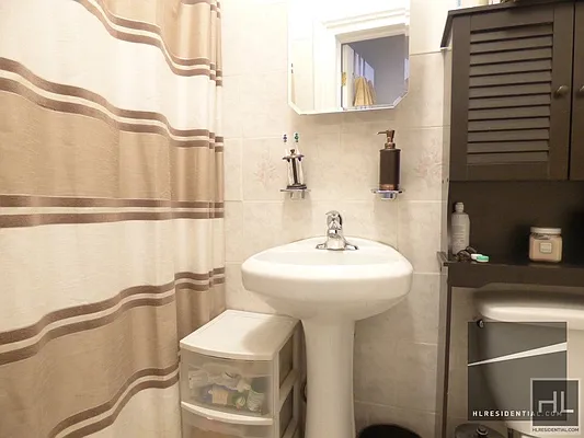 Rented by Highline Residential | media 23