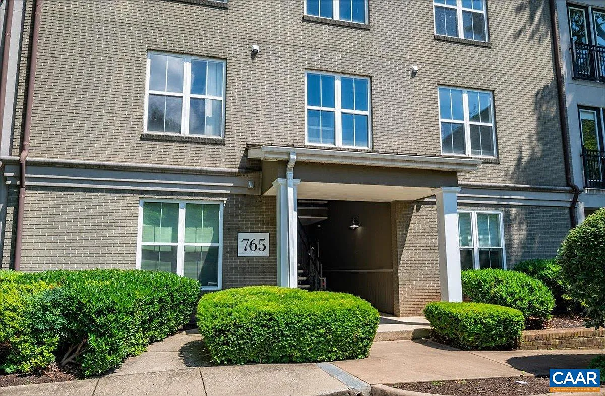 765 Walker Sq APT 4A photo 1