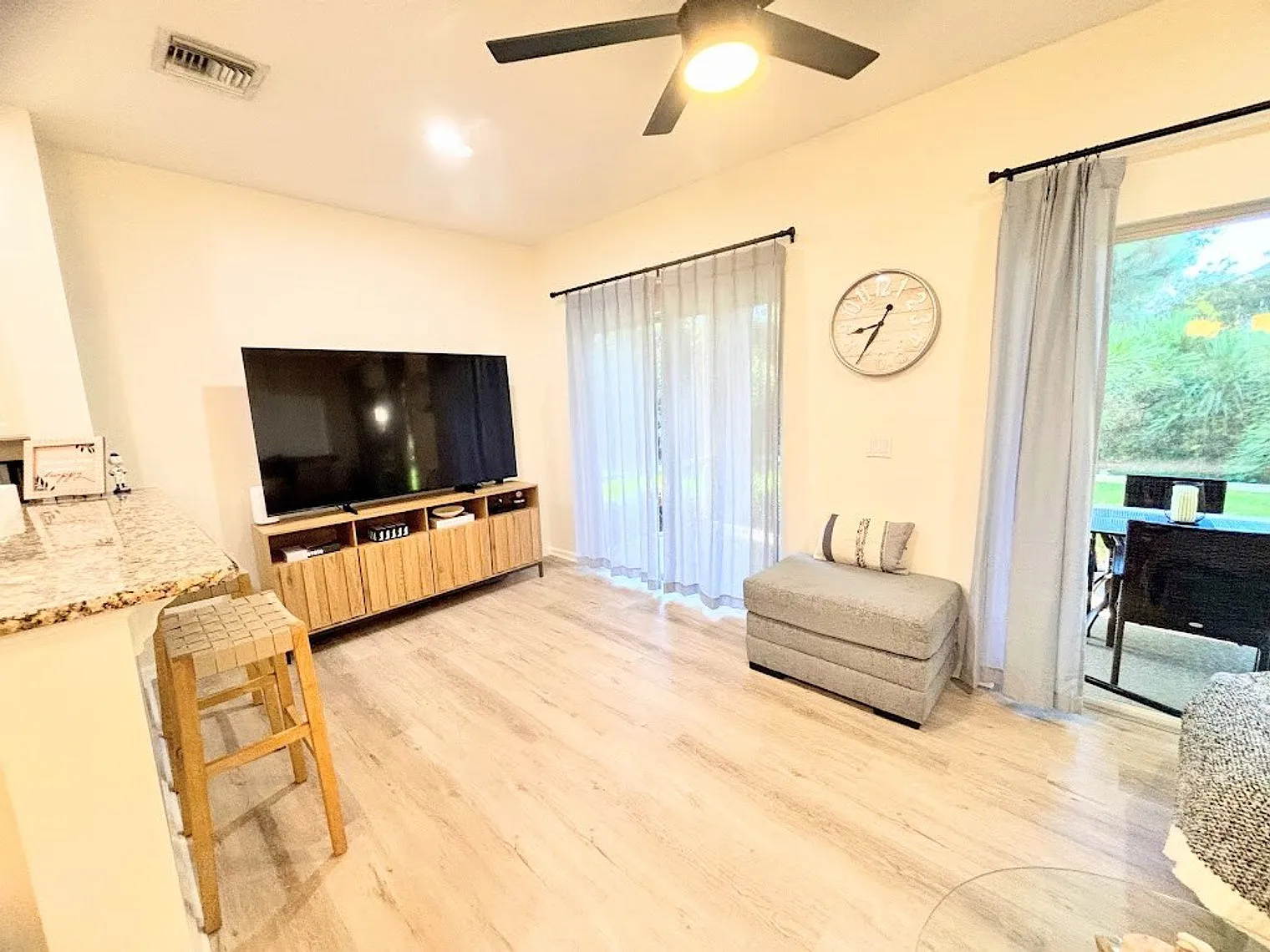 1 bed, 1.5 bath, $3,648 — Photo 2