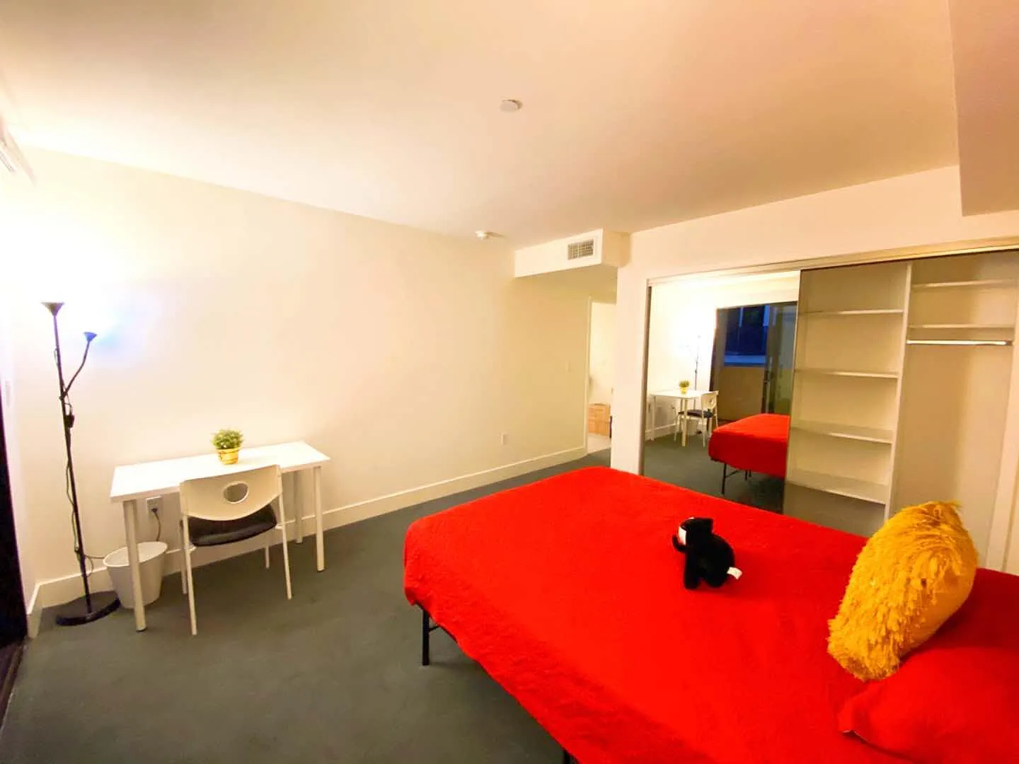 4 bed, 1600 sqft, $1,600 — Photo 3
