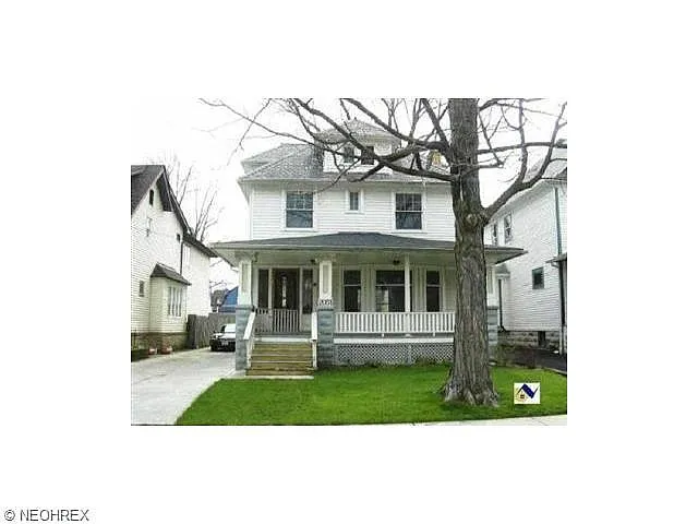 2051 W 101st St photo 1