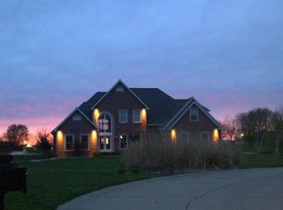 112 Tacoma, Highland, IL 62249