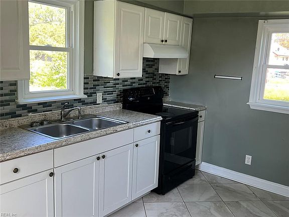 4th image of 1908 Chestnut St