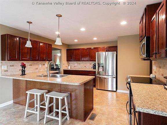 5th image of 160 Deer View Dr