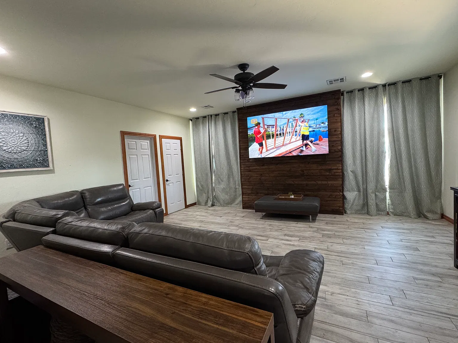 5 bed, 2500 sqft, $3,400 — Photo 2