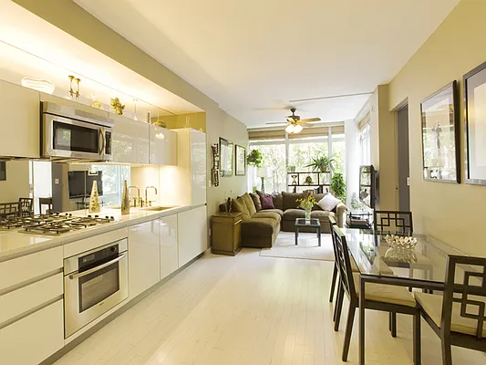 Sold by Sotheby's International Realty | media 11