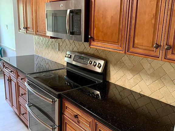 2nd image of 10806 Lakehurst Ct
