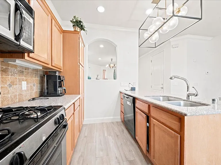 9105 Echo Point Pl — Photo 11