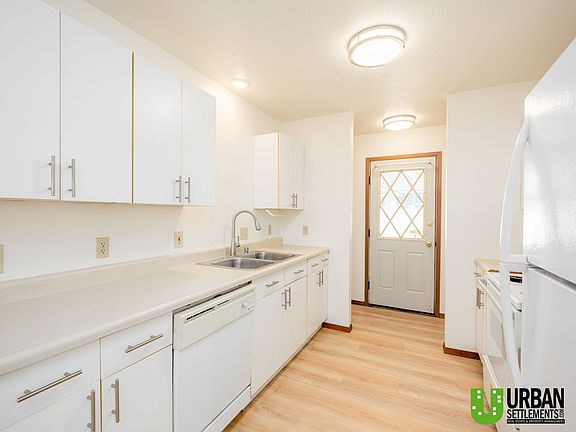 5th image of 3531-3533 E Upriver Dr