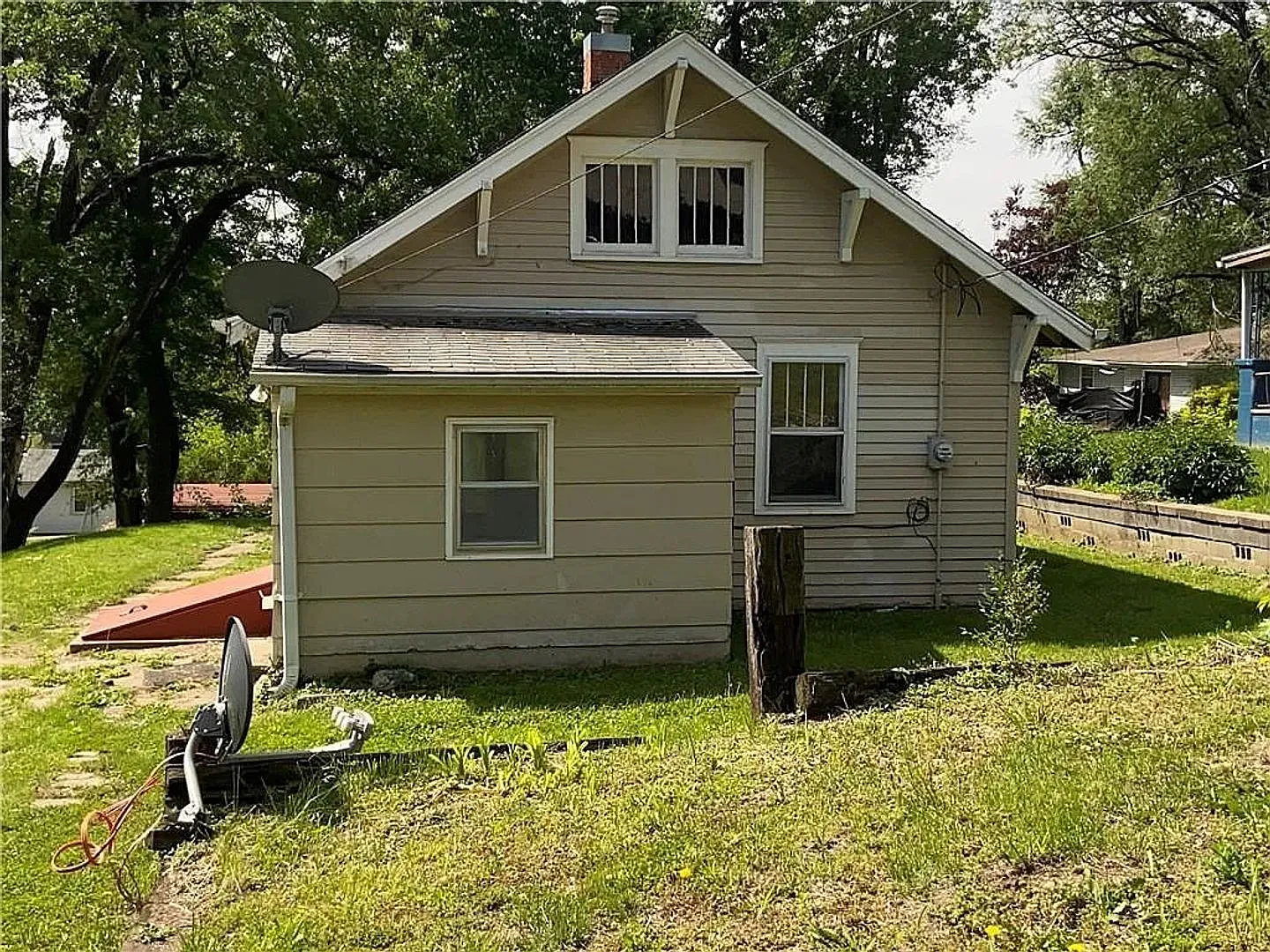 2-Bedroom Home with Covered Front Porch, Main-Floor Laundry & Off-Street Parking — Photo 4