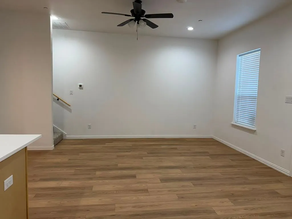 3 bed, 2.5 bath, 1518 sqft, $2,450 — Photo 3
