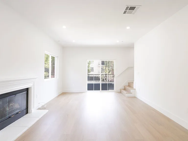 1325 North Poinsettia Pl — Photo 8