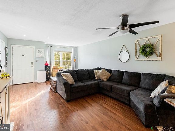 5th image of 1310 Foxglove Sq