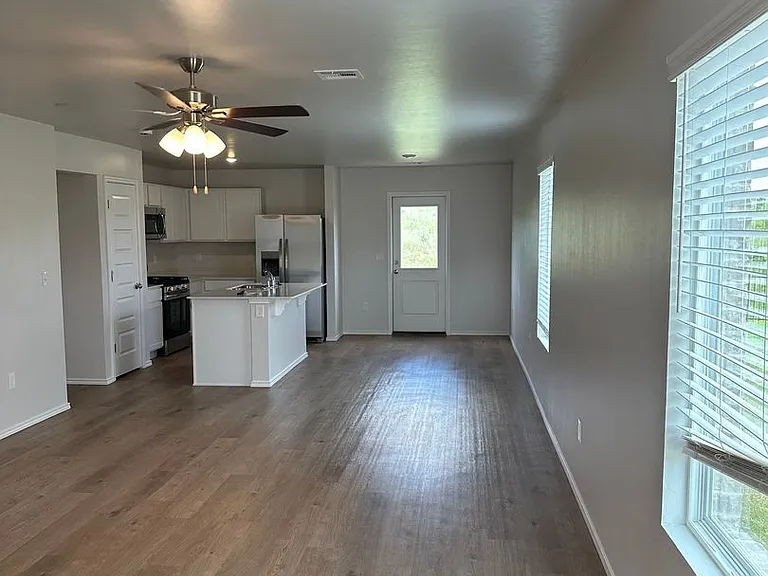 9705 Gray Wolf Ln — Photo 4