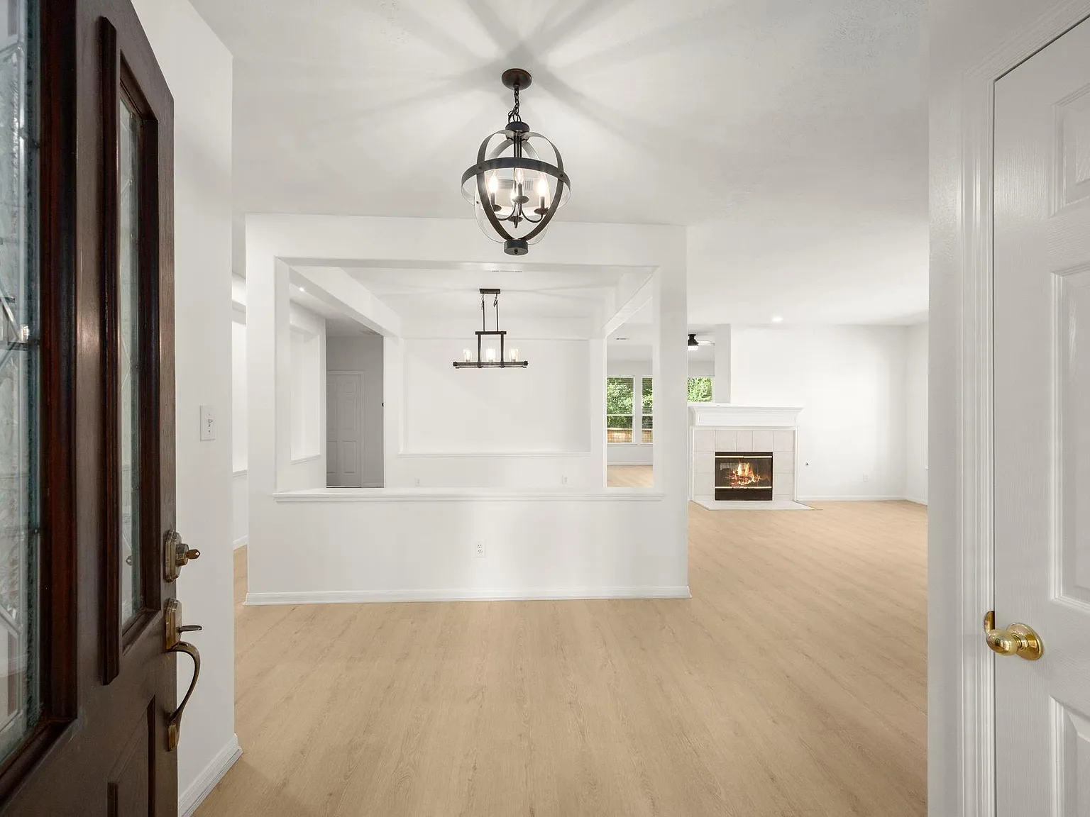 3 bed, 2.0 bath, 2357 sqft, $2,550 — Photo 3