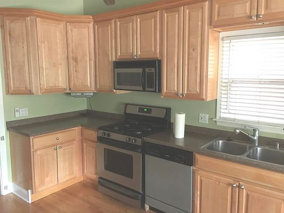 2nd image of 841 W Wrightwood Ave #A