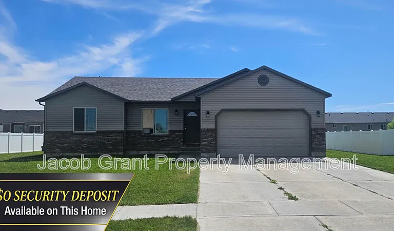 3030 Golden Rod Dr — Photo 1