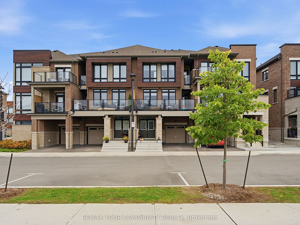 1st image of 104 Holyrood Cres