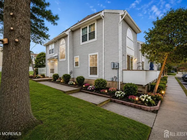 22 Borelle Sq, Parlin, NJ 08859