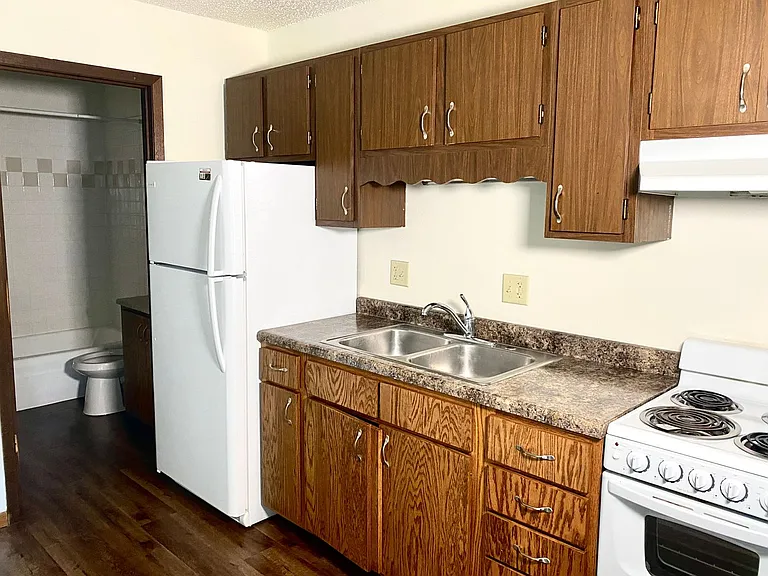 1030 E Court St — Photo 4