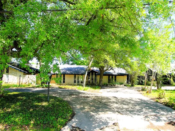 226 Monroe St, Deport, TX 75435