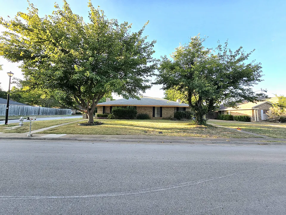 1001 Hunters Creek Dr