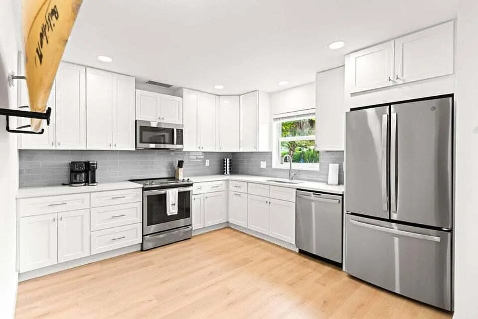 8 bed, 6.0 bath, 1328 sqft, $11,500 — Photo 4