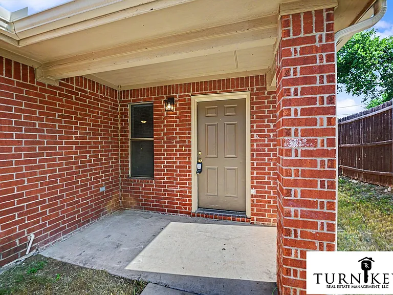 8028-8030 Tanner Ave — Photo 21