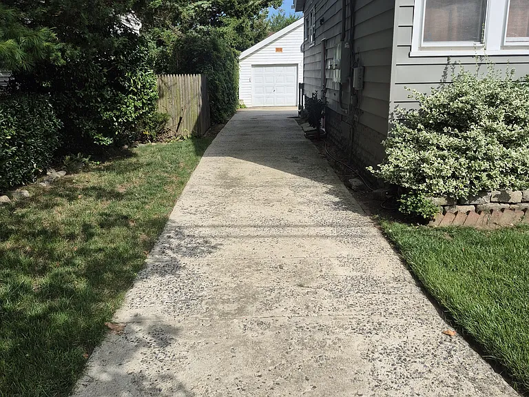 Woodlawn Ave — Photo 2