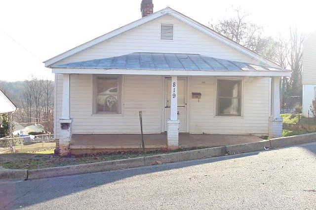 1st image of 819 Belmont St