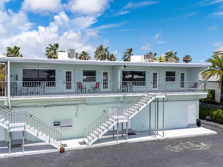 23 Royal Palm Point #B — Photo 2