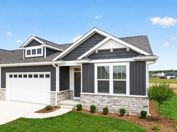 368 McDowell Dr, Howell, MI 48843