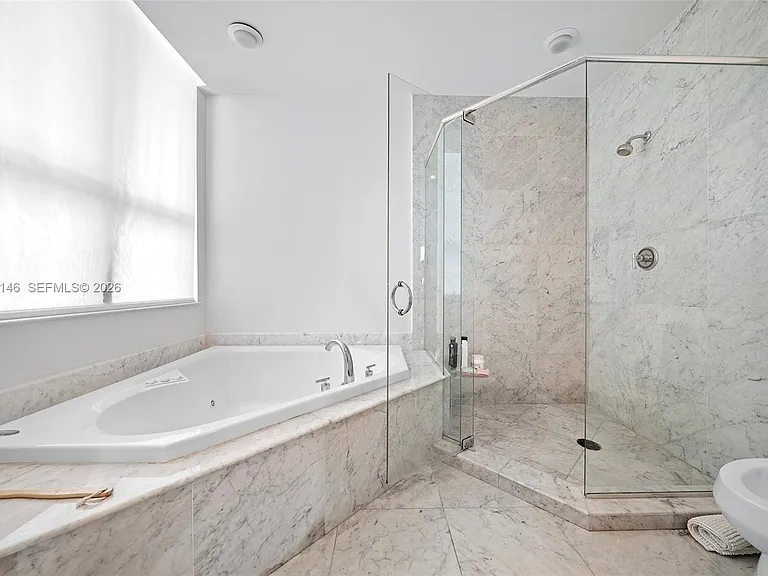 5801 Collins Ave #Penthouse 1600 — Photo 48