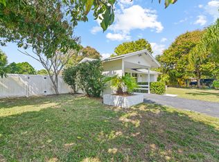 837 Gardenia Dr, Royal Palm Beach, FL 33411