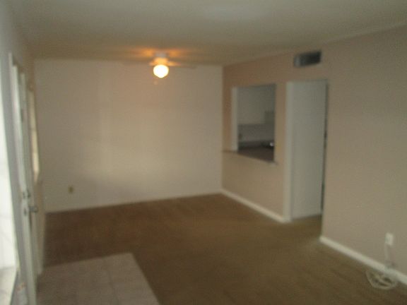 Living Room pic 1
