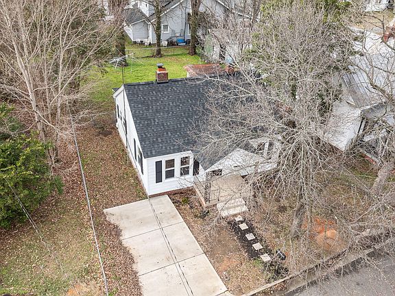 4th image of 216 Adams St