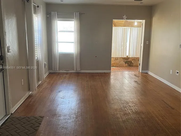 6 Farrey Ln — Photo 4