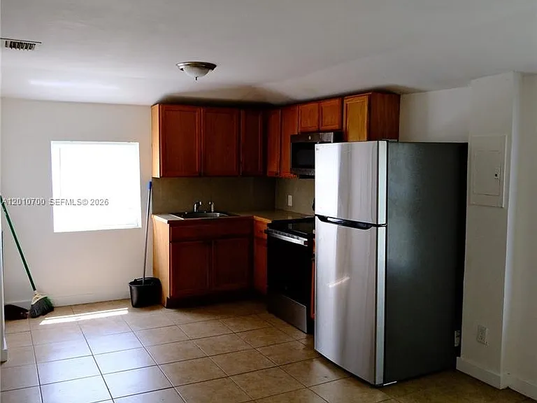 1455 NE 146th St #B — Photo 3
