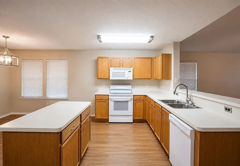 1118 Water Oak Way — Photo 1