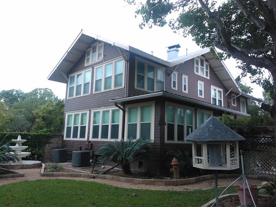 1st image of 612 E College St