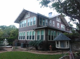 612 E College St, Seguin, TX 78155
