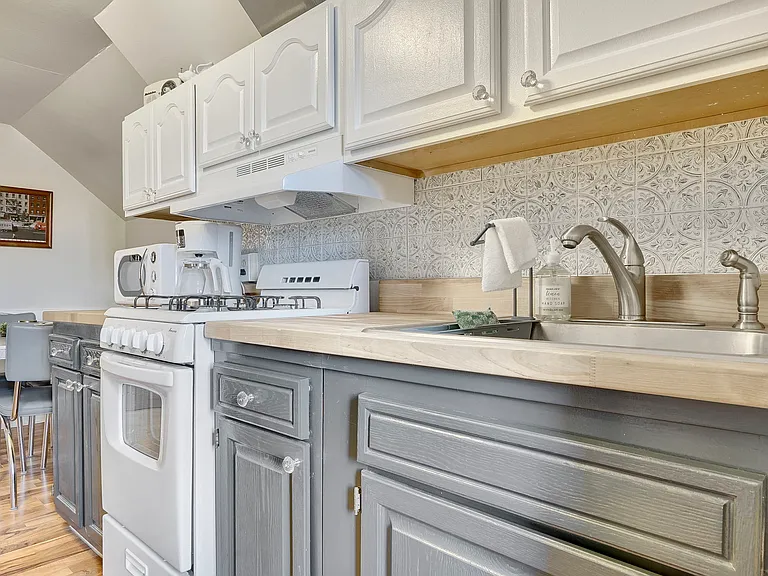222 N Brockway St — Photo 2